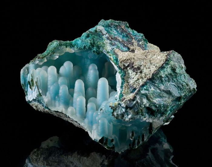 Chrysocolla in malachite